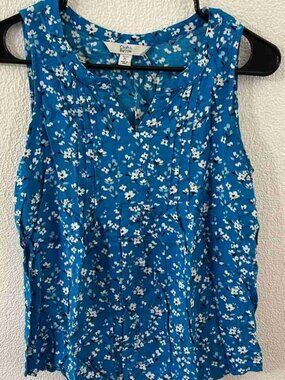Croft & Barrow Blue Floral Sleeveless V-Neck Tank Top